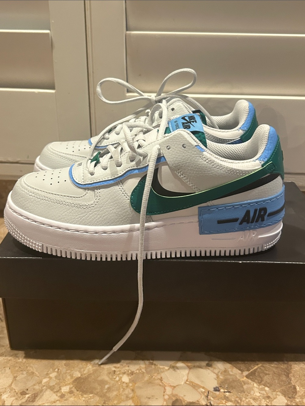Nike AF1 shadow White Sneakers with Green Swoosh and Blue Accents women’s 8 BNIB - Picture 4 of 8